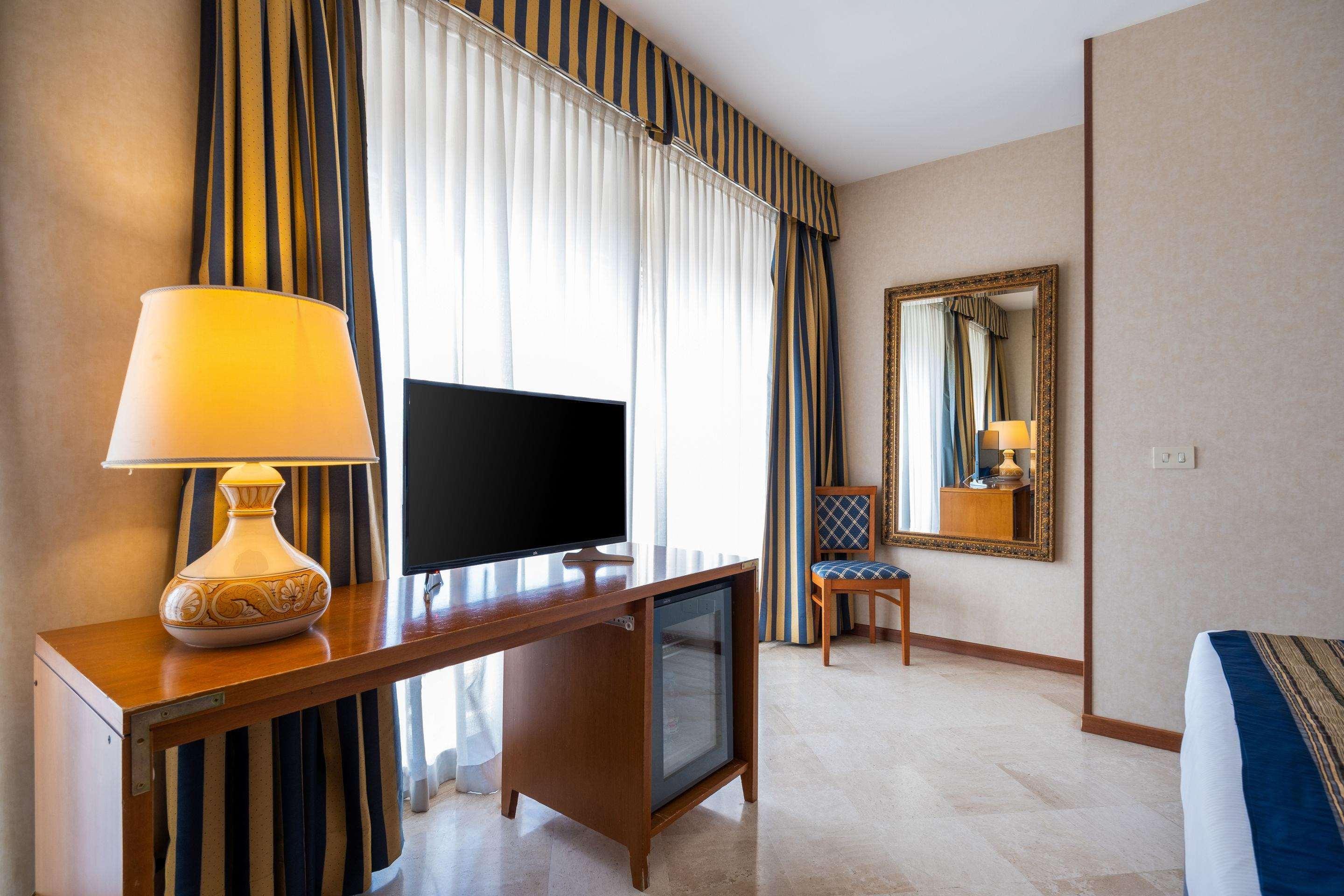 Rome Airport Hotel فيوميتشينو المظهر الخارجي الصورة